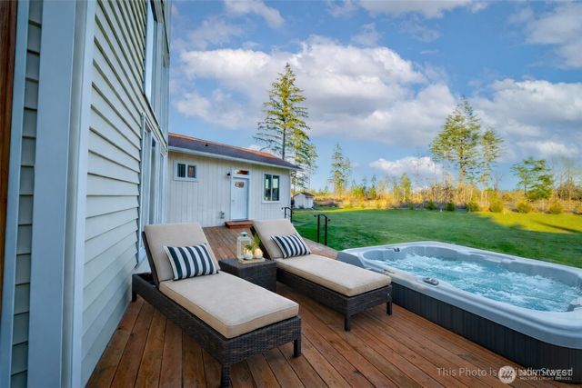 1911 E Island Lake Drive, Shelton, WA 98584