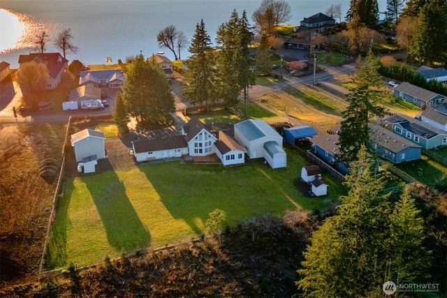 1911 E Island Lake Drive, Shelton, WA 98584