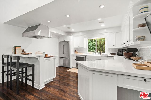 2107 El Roble Lane, Beverly Hills, CA 90210