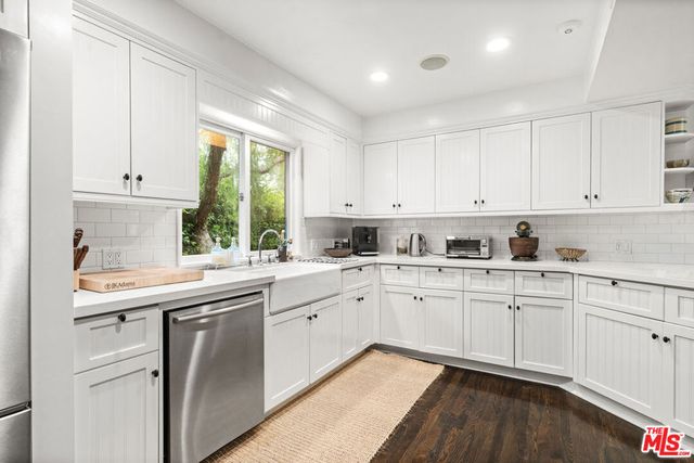 2107 El Roble Lane, Beverly Hills, CA 90210