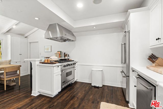 2107 El Roble Lane, Beverly Hills, CA 90210