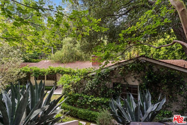 2107 El Roble Lane, Beverly Hills, CA 90210
