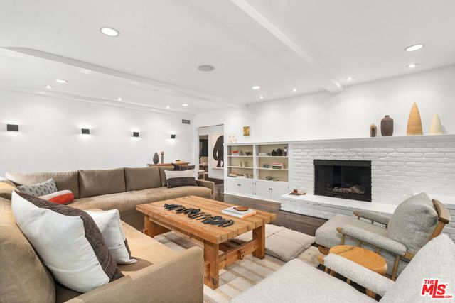 2107 El Roble Lane, Beverly Hills, CA 90210
