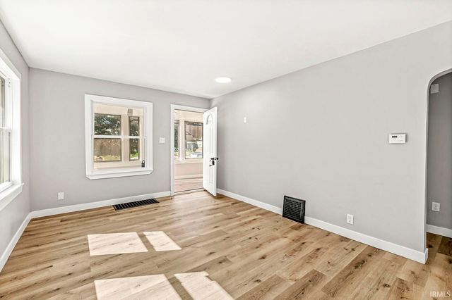 734 S 33rd Street, South Bend, IN 46615