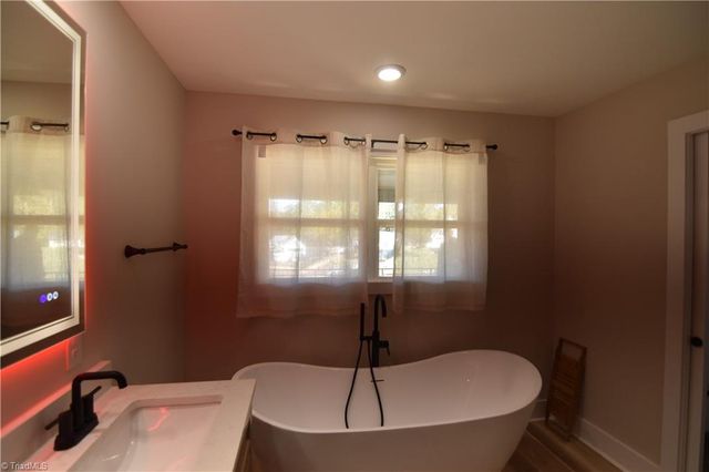 310 Lake Shore Avenue, Lexington, NC 27292