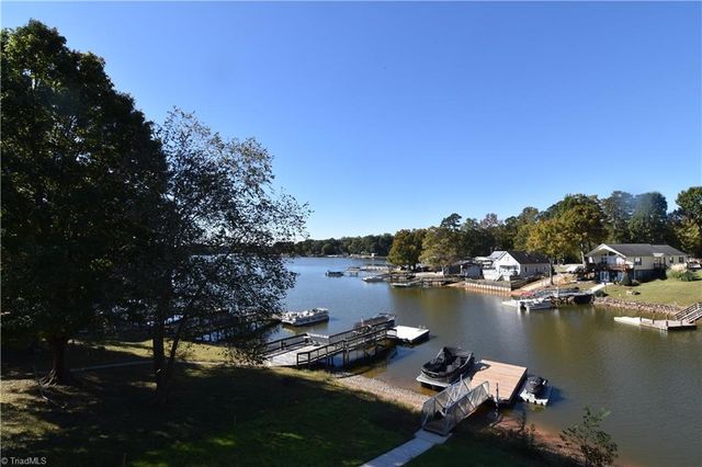 310 Lake Shore Avenue, Lexington, NC 27292