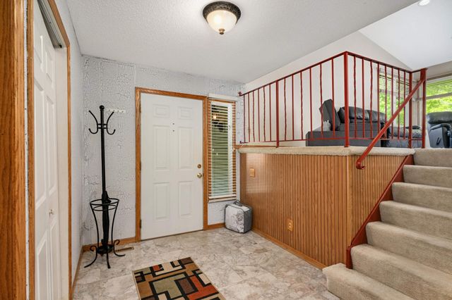 13313 Lakeview Drive, Burnsville, MN 55337