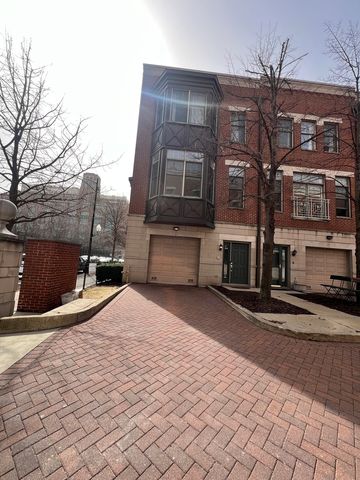 2008 S CALUMET Avenue A, Chicago, IL 60616