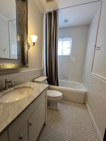 2008 S CALUMET Avenue A, Chicago, IL 60616