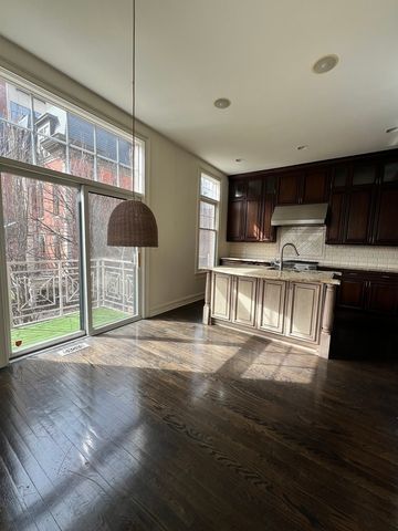 2008 S CALUMET Avenue A, Chicago, IL 60616