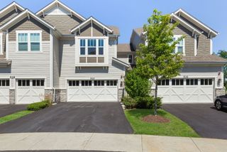 530 Pershing Court, Barrington, IL 60010