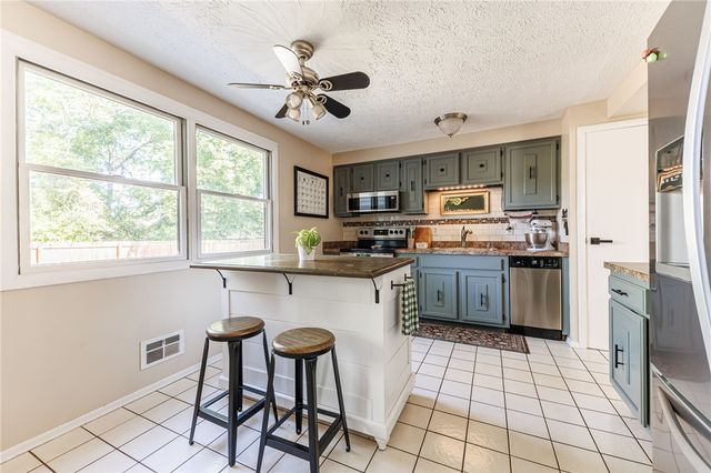 1252 Pine Hill Lane, Farmington, NY 14425