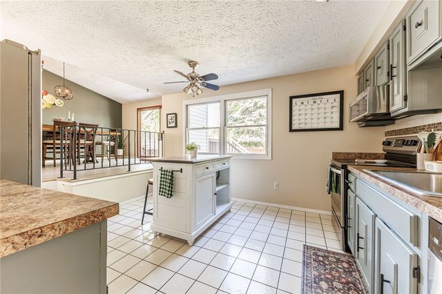 1252 Pine Hill Lane, Farmington, NY 14425