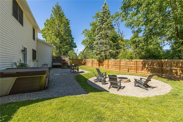 1252 Pine Hill Lane, Farmington, NY 14425