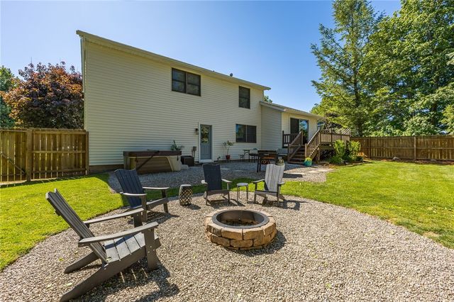 1252 Pine Hill Lane, Farmington, NY 14425