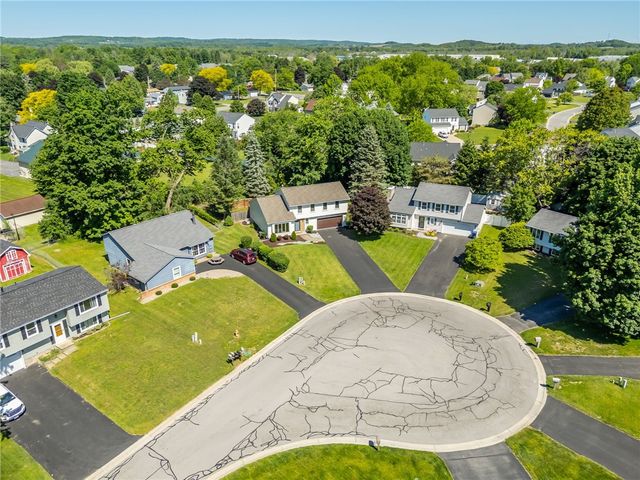 1252 Pine Hill Lane, Farmington, NY 14425