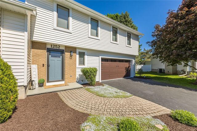 1252 Pine Hill Lane, Farmington, NY 14425
