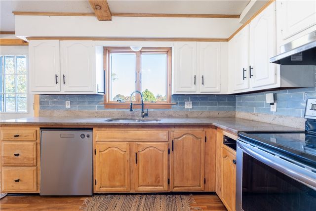 49 Dexter Street, Portsmouth, RI 02871