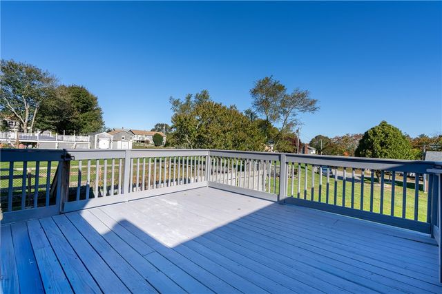 49 Dexter Street, Portsmouth, RI 02871