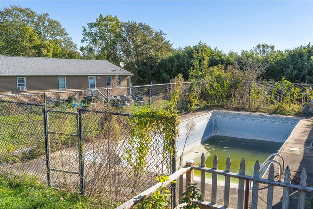 49 Dexter Street, Portsmouth, RI 02871