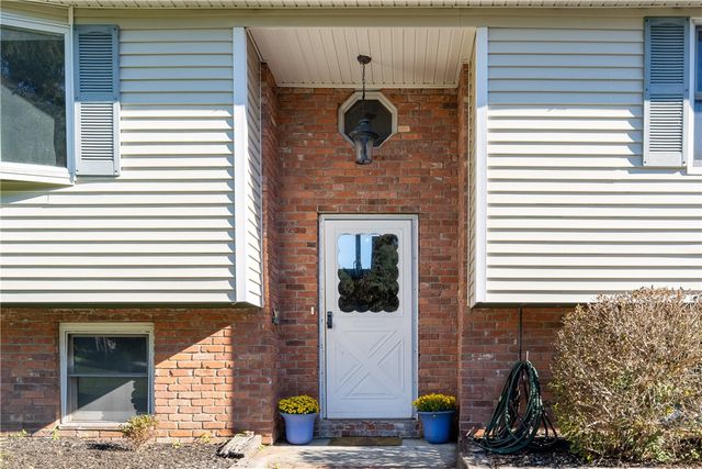 49 Dexter Street, Portsmouth, RI 02871