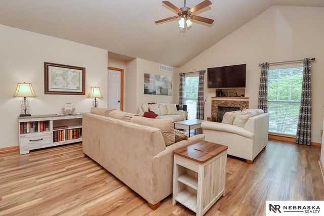 5201 Locust Street, Lincoln, NE 68516