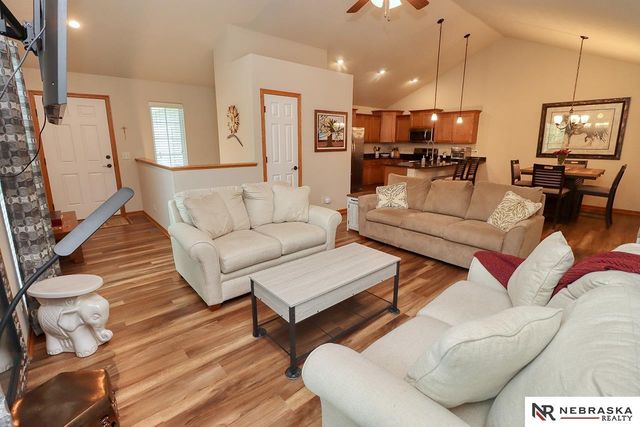 5201 Locust Street, Lincoln, NE 68516