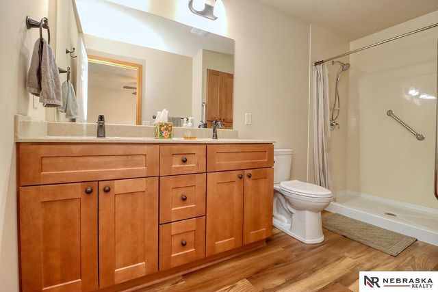 5201 Locust Street, Lincoln, NE 68516