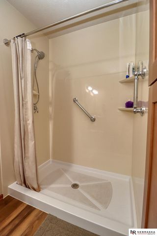 5201 Locust Street, Lincoln, NE 68516