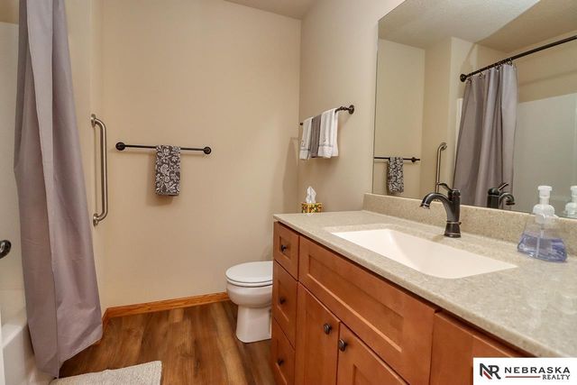 5201 Locust Street, Lincoln, NE 68516