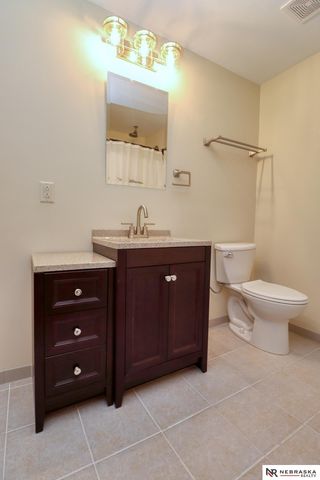5201 Locust Street, Lincoln, NE 68516