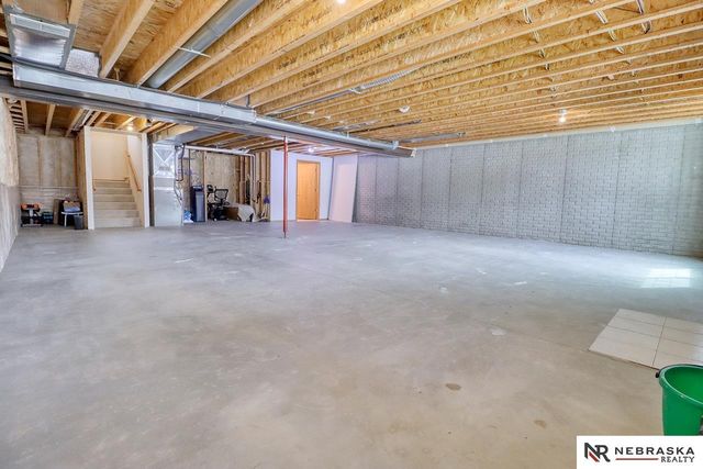 5201 Locust Street, Lincoln, NE 68516