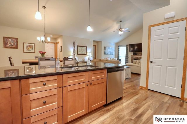 5201 Locust Street, Lincoln, NE 68516
