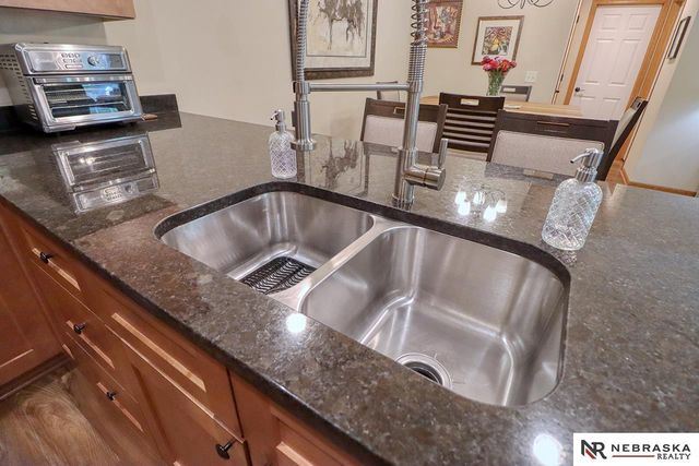 5201 Locust Street, Lincoln, NE 68516