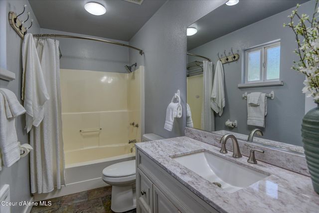 374 Dixon ST, Priest River, ID 83856