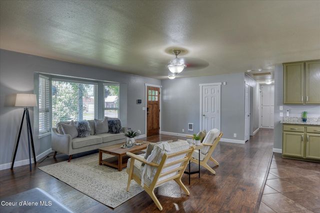 374 Dixon ST, Priest River, ID 83856