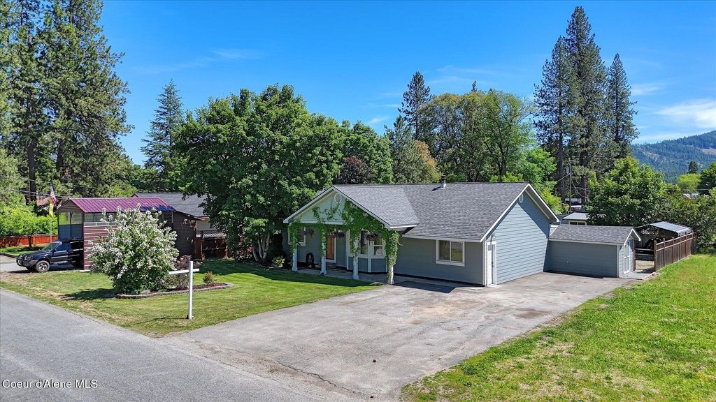 374 Dixon ST, Priest River, ID 83856