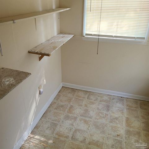 125 Rue Max, Pensacola, FL 32507