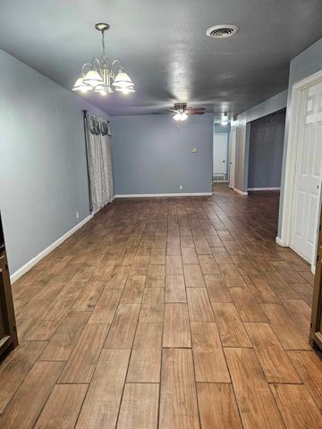 808 Mccurry Avenue, Bedford, TX 76022