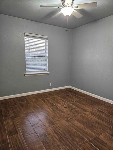 808 Mccurry Avenue, Bedford, TX 76022