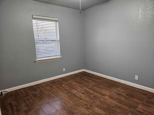 808 Mccurry Avenue, Bedford, TX 76022