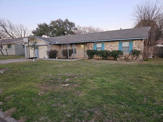 808 Mccurry Avenue, Bedford, TX 76022