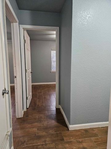 808 Mccurry Avenue, Bedford, TX 76022