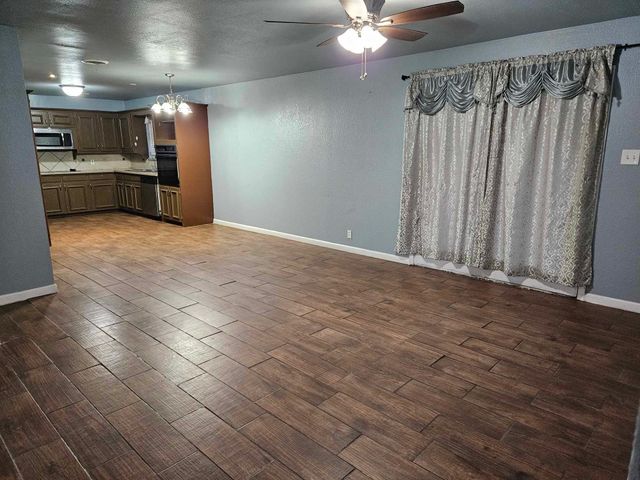 808 Mccurry Avenue, Bedford, TX 76022