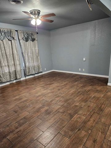 808 Mccurry Avenue, Bedford, TX 76022