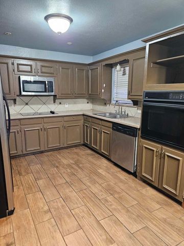 808 Mccurry Avenue, Bedford, TX 76022