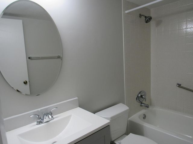 703 Sunny Pine Way G2, Greenacres, FL 33415