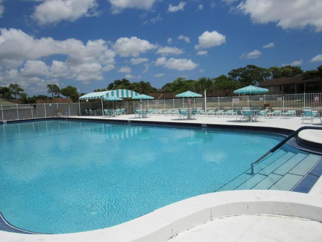 703 Sunny Pine Way G2, Greenacres, FL 33415