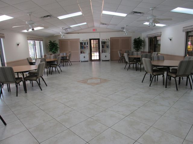 703 Sunny Pine Way G2, Greenacres, FL 33415