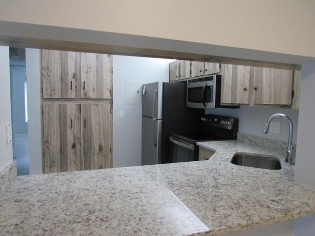 703 Sunny Pine Way G2, Greenacres, FL 33415